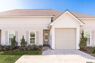 8120 Stonelake Cir Ave E in Baton Rouge, LA - Building Photo