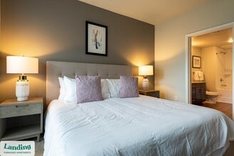 715 W Slaughter Ln, Unit 02-1235 in Austin, TX - Foto de edificio - Building Photo