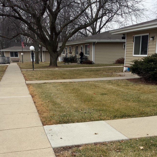 Scotchview Manor Elderly Apartments in Carlisle, IA - Building Photo - Building Photo