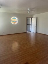 5080 Jeffreys St in Las Vegas, NV - Foto de edificio - Building Photo