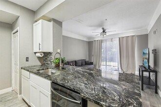 17104 Carrington Park Dr in Tampa, FL - Building Photo - Building Photo