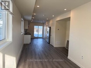 1075 Ontario Rd in Welland, ON - Building Photo - Building Photo