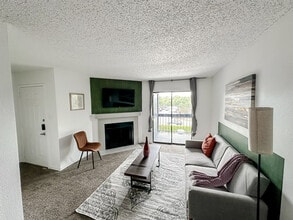 1071 Clayton Ln in Austin, TX - Building Photo - Building Photo