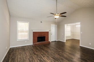 3121 Autumn Woods Dr in Loganville, GA - Building Photo - Building Photo