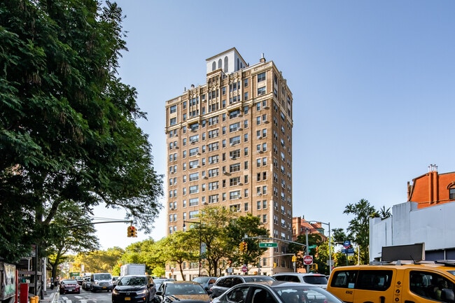 One Plaza West in Brooklyn, NY - Building Photo - Building Photo
