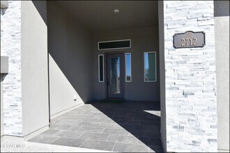 2712 Sammy Cervantes St in El Paso, TX - Building Photo - Building Photo