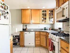 104 Forest St, Unit 1 in Arlington, MA - Foto de edificio - Building Photo