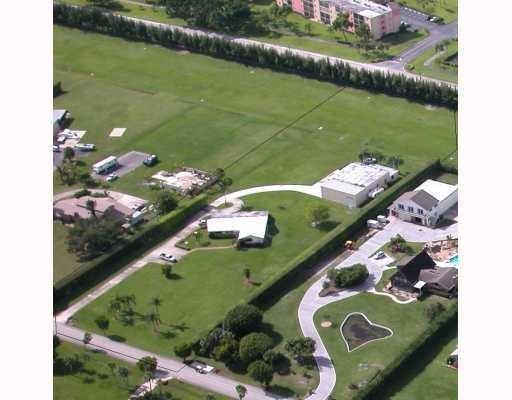 6852 Skyline Dr in Delray Beach, FL - Building Photo