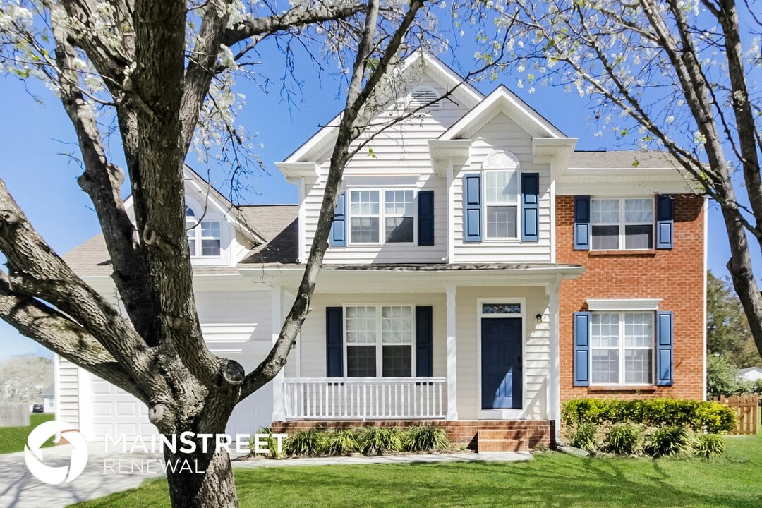 548 Dannyn Grove Ct in Charlotte, NC - Building Photo