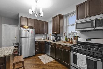 2348 W Moffat St, Unit 3R in Chicago, IL - Building Photo - Building Photo