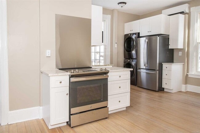 3212 Franklin Ave, Unit 1B in Millbrook, NY - Building Photo - Building Photo