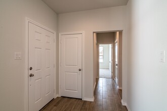 1020 Runnels Ln in Aubrey, TX - Building Photo - Building Photo