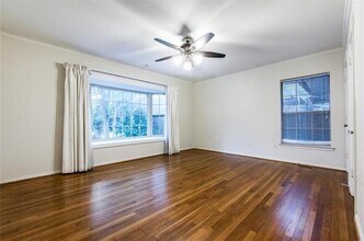 827 N Hampton Rd in Dallas, TX - Foto de edificio - Building Photo