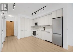 3075 Murray St in Port Moody, BC - Building Photo - Building Photo