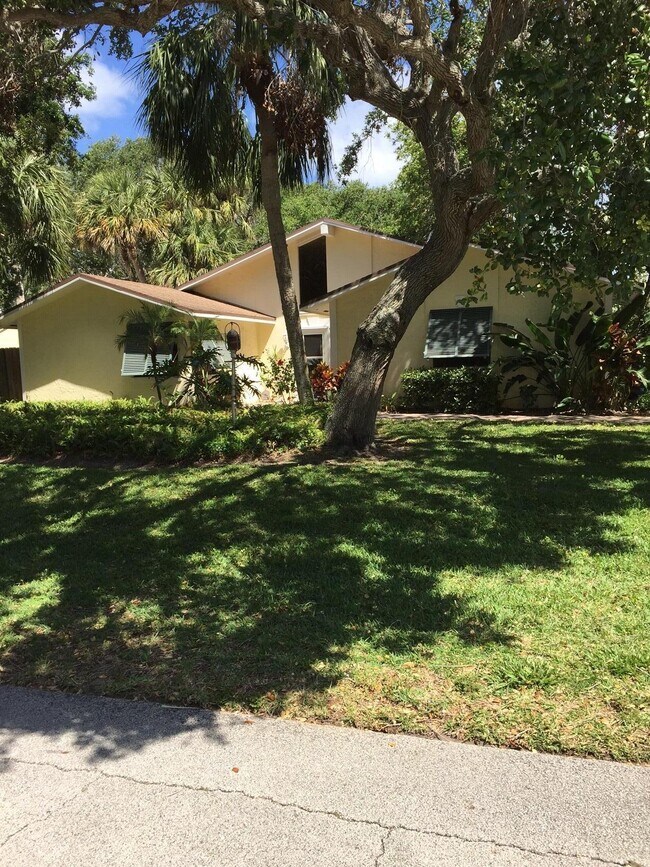 837 Seminole Ln in Vero Beach, FL - Building Photo - Building Photo