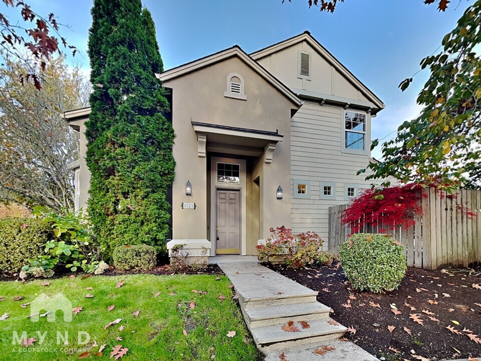 1723 NE Ashberry Dr in Hillsboro, OR - Foto de edificio
