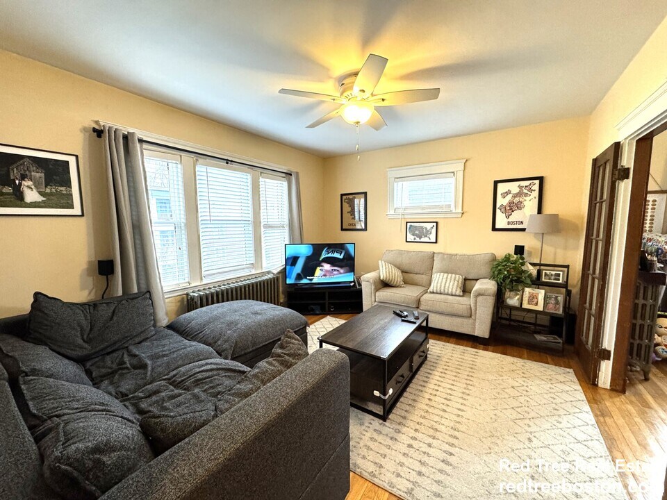 18 Saint Peter St, Unit 3 in Boston, MA - Building Photo