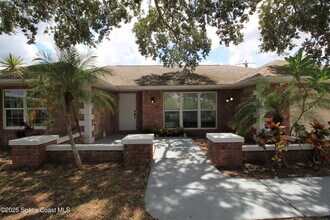 3002 Edgewood Dr NE in Palm Bay, FL - Building Photo - Building Photo