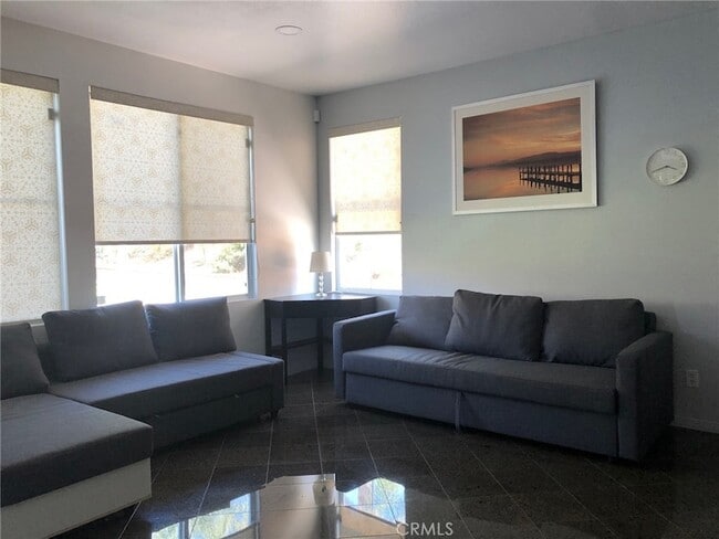 10189 Via Pescadero in Moreno Valley, CA - Foto de edificio - Building Photo