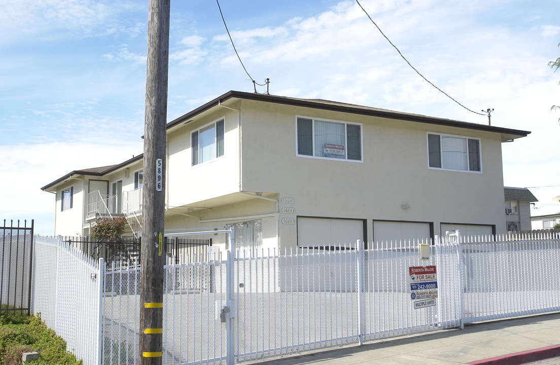 16041-16045 Liberty St in San Leandro, CA - Building Photo