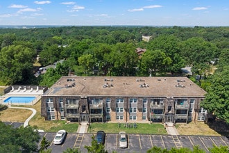 The 4220 Grand Apartments in Des Moines, IA - Foto de edificio - Building Photo