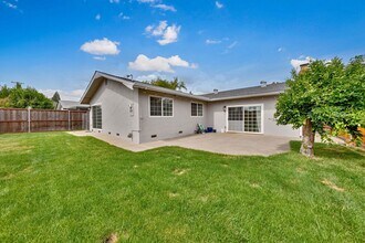 2529 Belhaven Way in Sacramento, CA - Building Photo - Building Photo