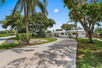 367 W Riverside Dr in Tequesta, FL - Building Photo - Building Photo