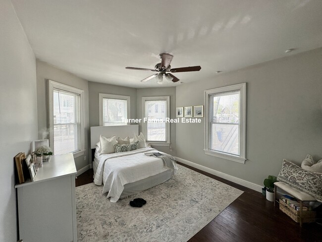 137 Hampshire St, Unit 1 in Cambridge, MA - Building Photo - Building Photo