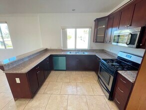 6714 Balboa Blvd, Unit 3 in Van Nuys, CA - Building Photo - Building Photo