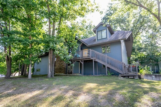 property at 2013 S Deerborn Cir