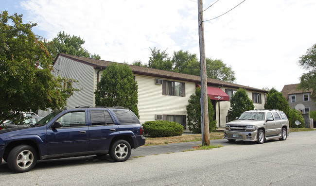 340 Shasta St in Manchester, NH - Building Photo - Building Photo