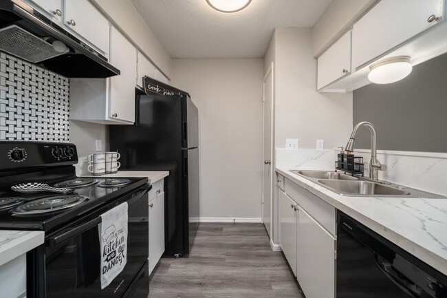 Windsor Manor in Houston, TX - Foto de edificio - Interior Photo