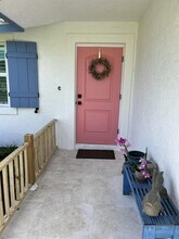 8014 SE Carlton St in Hobe Sound, FL - Building Photo - Building Photo