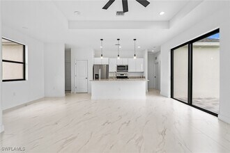 933 Gleason St in Lehigh Acres, FL - Foto de edificio - Building Photo