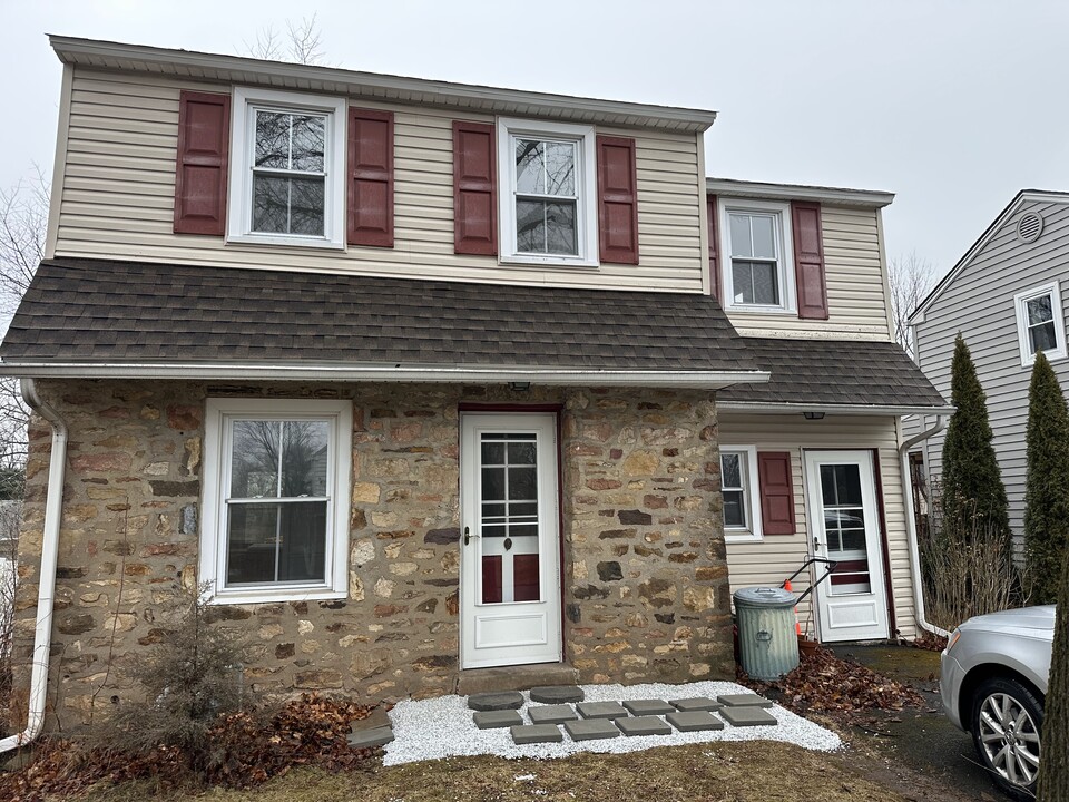 439 Hoover Rd, Unit Full House in Ambler, PA - Building Photo