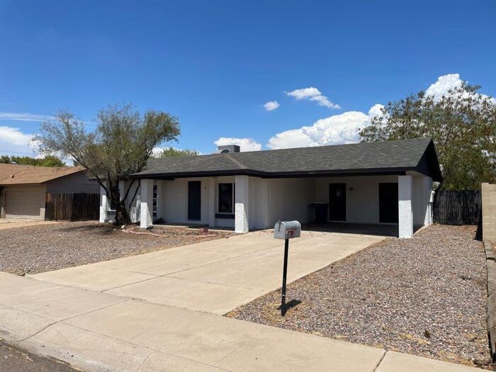 3831 S Mitchell Dr in Tempe, AZ - Building Photo