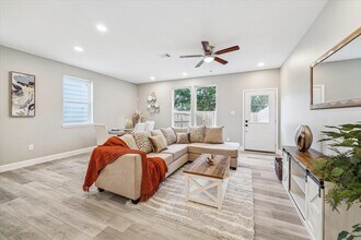 765d Enterprise St in Houston, TX - Building Photo - Building Photo