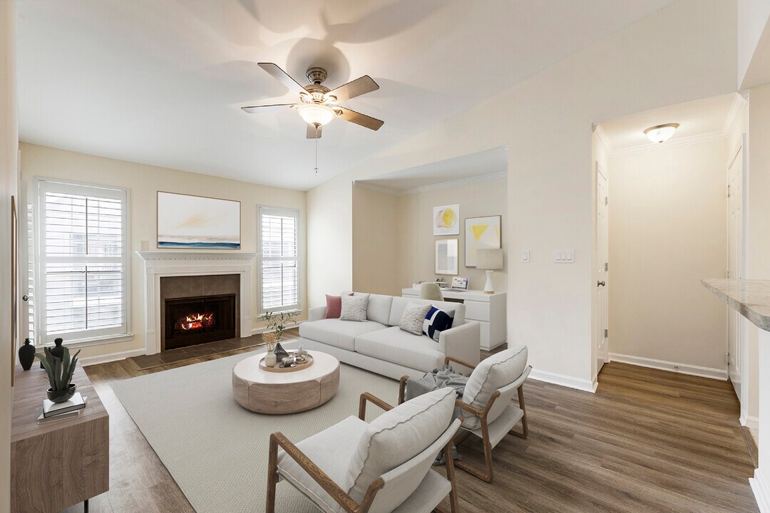 210 Granville Ct in Atlanta, GA - Building Photo
