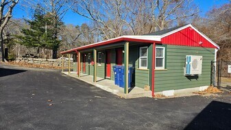 825 Scenic Hwy in Bourne, MA - Building Photo