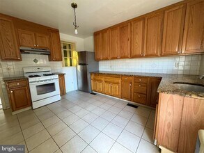 53 E Wood St in Norristown, PA - Building Photo - Building Photo