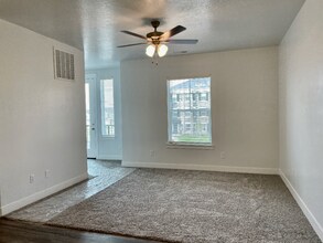 13128 Keegan Dr, Unit 202 in Herriman, UT - Foto de edificio - Building Photo