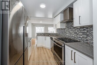 190 Forum Dr in Mississauga, ON - Building Photo - Building Photo