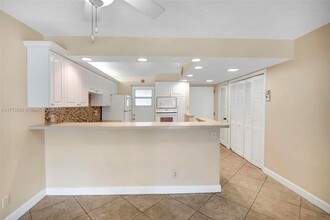 2326 S Cypress Bend Dr in Pompano Beach, FL - Building Photo - Building Photo
