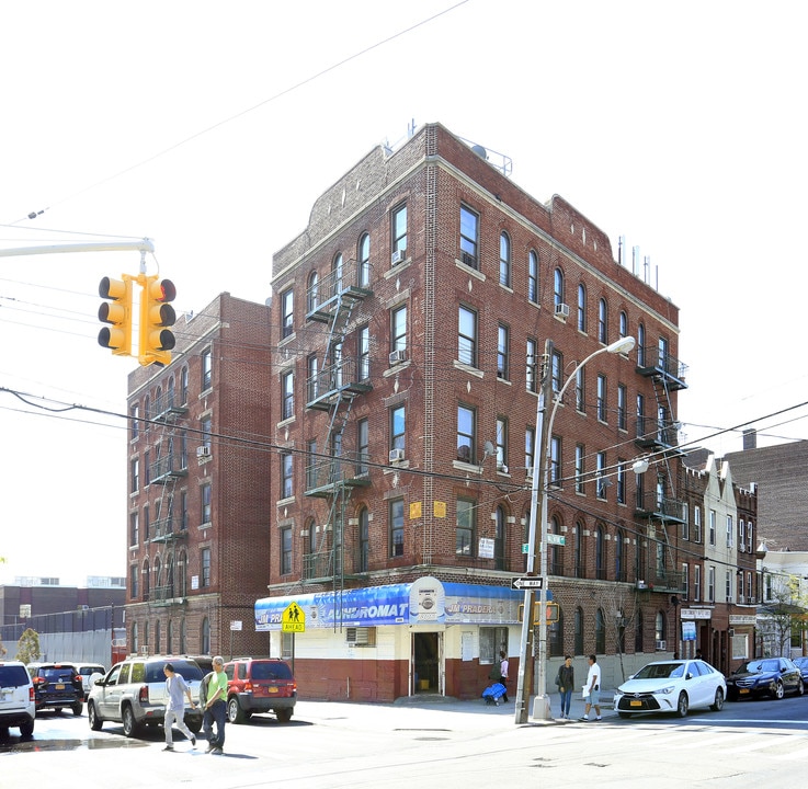 Peony Village in Bronx, NY - Foto de edificio