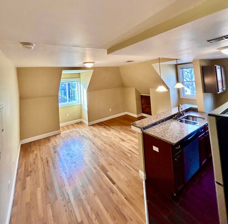 5825 Bartlett St, Unit 4 in Pittsburgh, PA - Foto de edificio