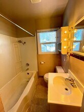 147 NW 9th St in Redmond, OR - Building Photo - Building Photo