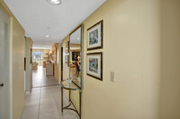 15355 Lakes of Delray Blvd in Delray Beach, FL - Foto de edificio - Building Photo