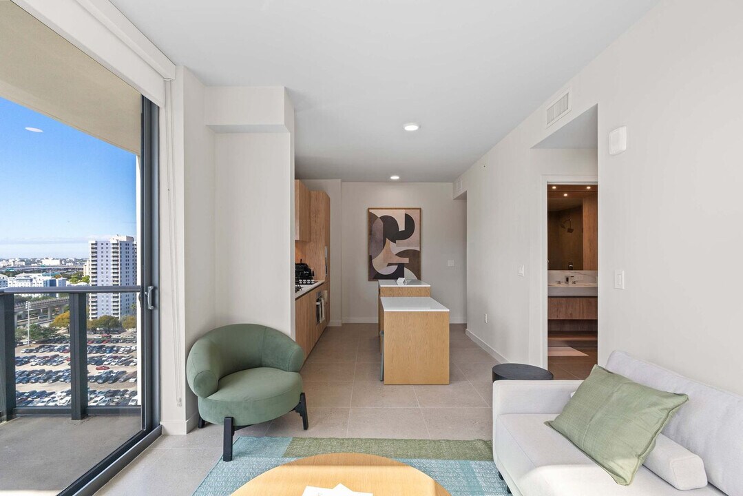 11 NE 6th St, Unit SI FL16-ID1404479P in Miami, FL - Building Photo