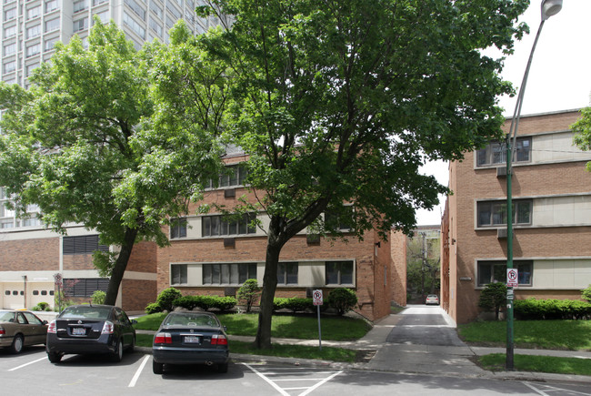 Claret House in Chicago, IL - Building Photo - Building Photo