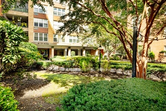 9411 59th Ave in Elmhurst, NY - Foto de edificio - Building Photo